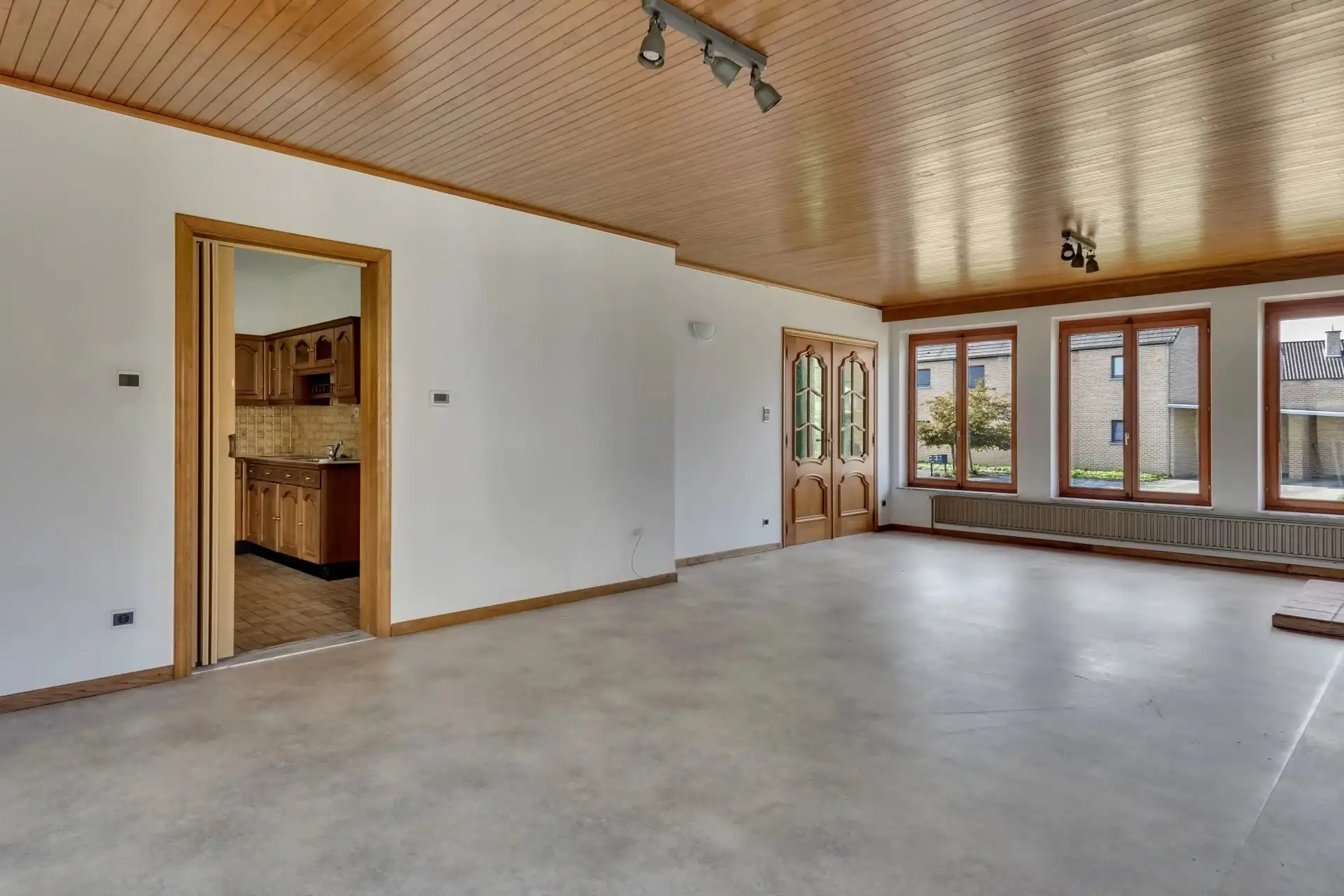 Vrijstaande, gelijkvloerse woning met zolder en kelder foto 6