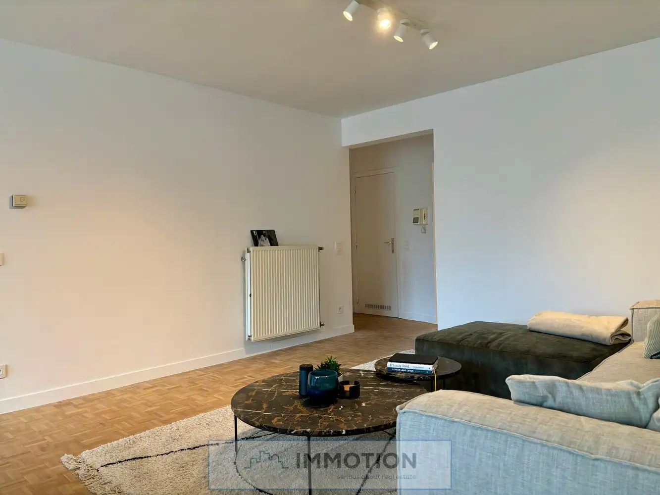 Comfortabel appartement met 2 slaapkamers en staanplaats in centrum Kortrijk foto 2