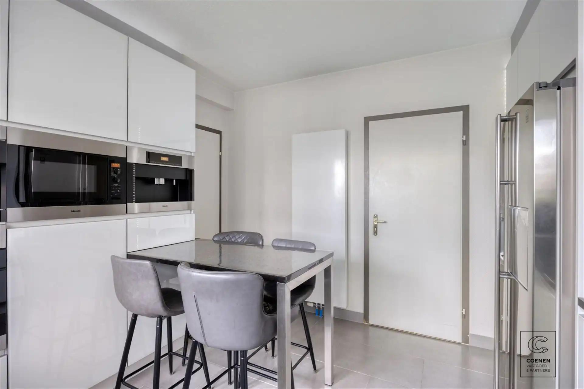 Ruim appartement met 3 slpk en schitterende tuin te Merksem! foto 5