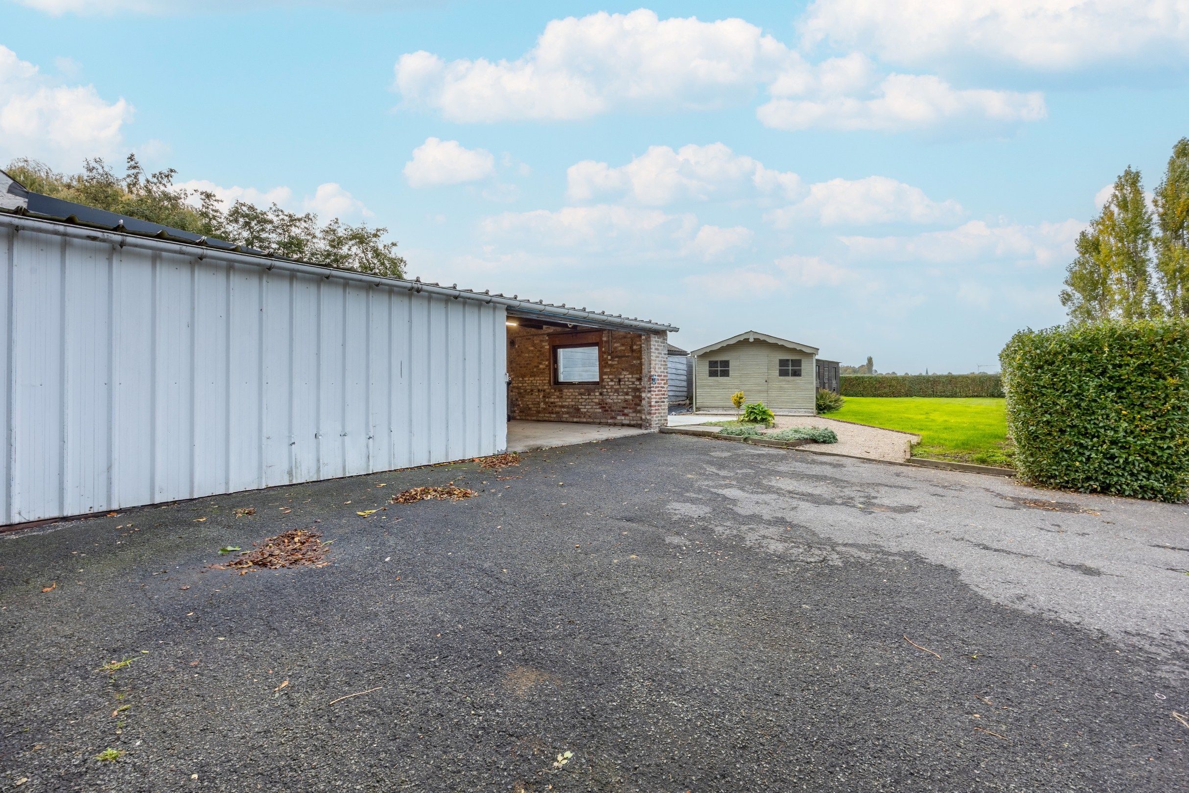 RUIME WONING MET TUIN EN UITWEG foto 13