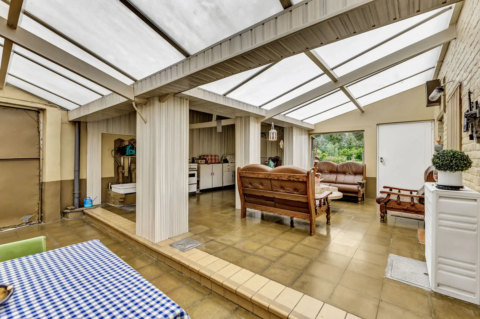 Te renoveren woning met extra entiteit en garage foto 10