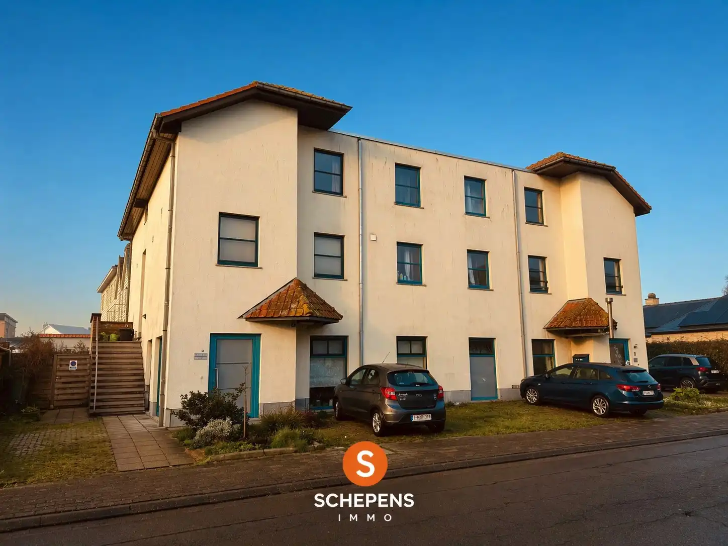 Hoofdfoto van de publicatie: Aangenaam duplex-appartement in Bredene – licht op te frissen naar eigen smaak.