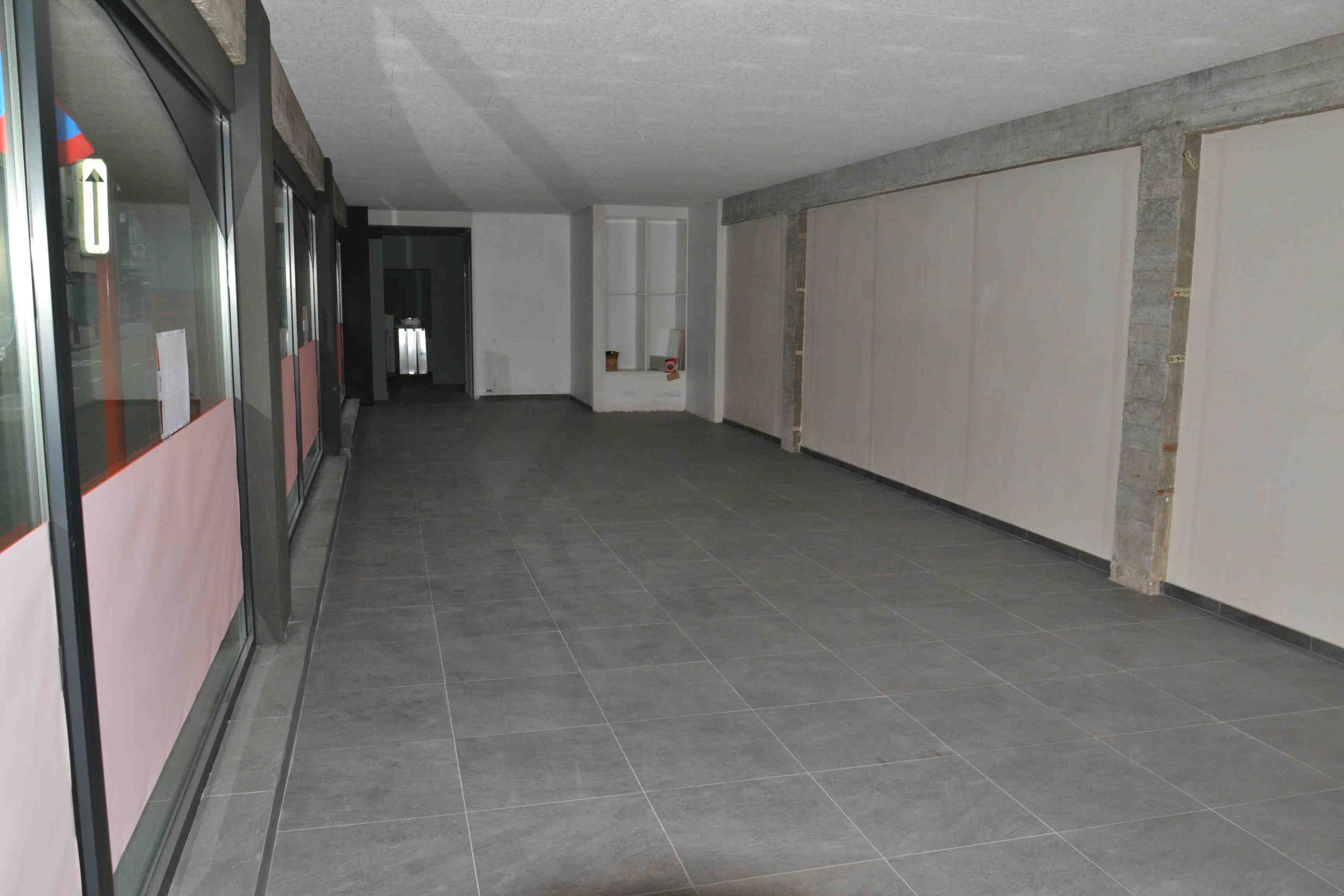 PRACHTIG COMMERCIEEL HOEKPAND TE HUUR – TOPLIGGING AALST CENTRUM foto 4