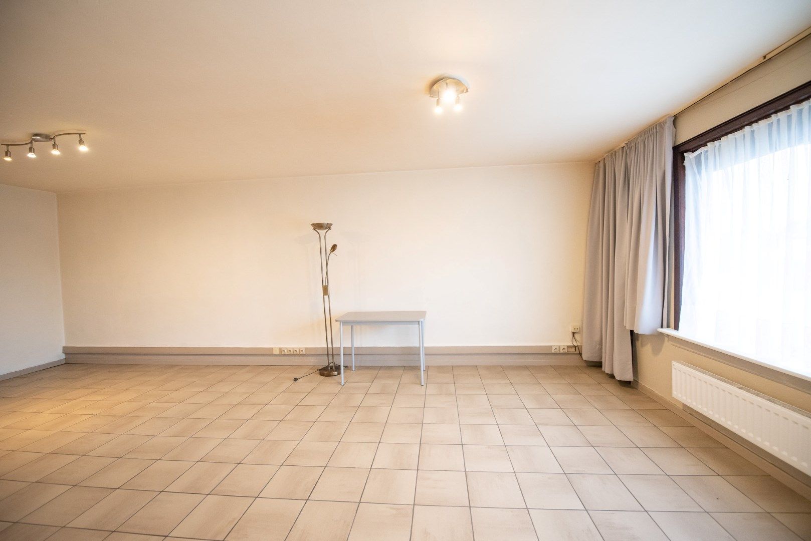 Ruim gelijkvloers appartement met garage te huur in Dentergem  foto 4