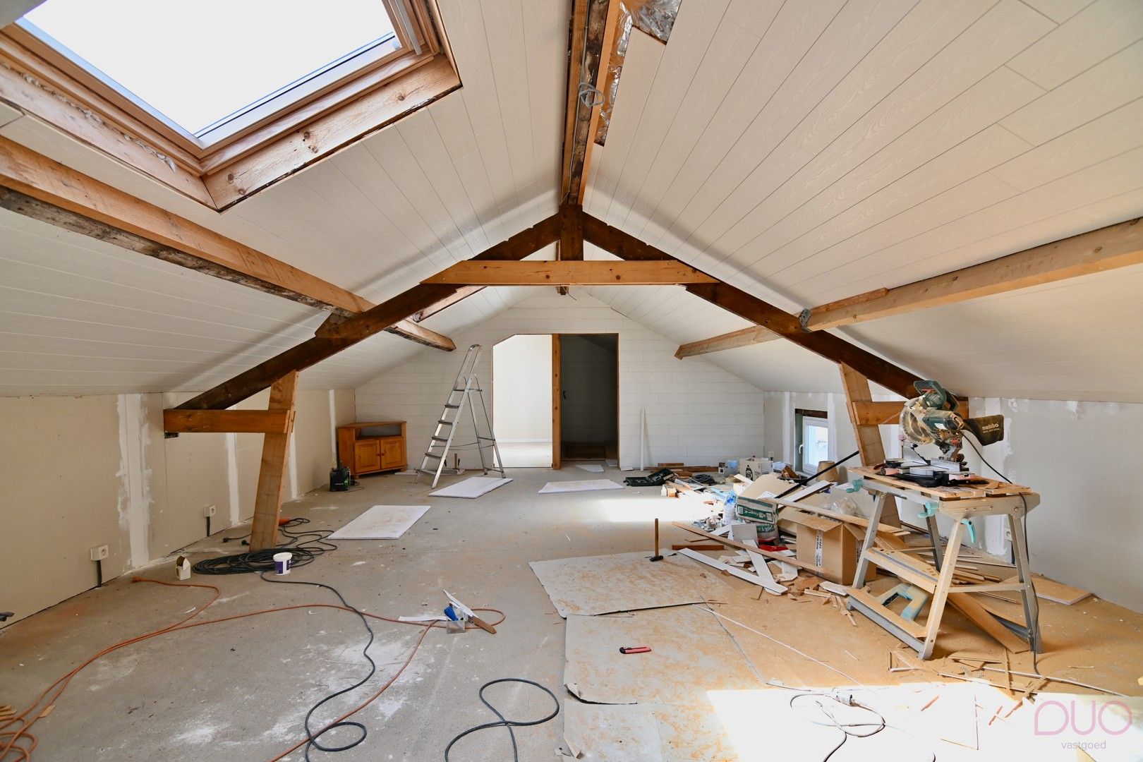 Ruime woning met 3 slaapkamers met uitbreidingsmogelijkheden. Achterliggend 3 garages en loods in Sint-Truiden foto 11