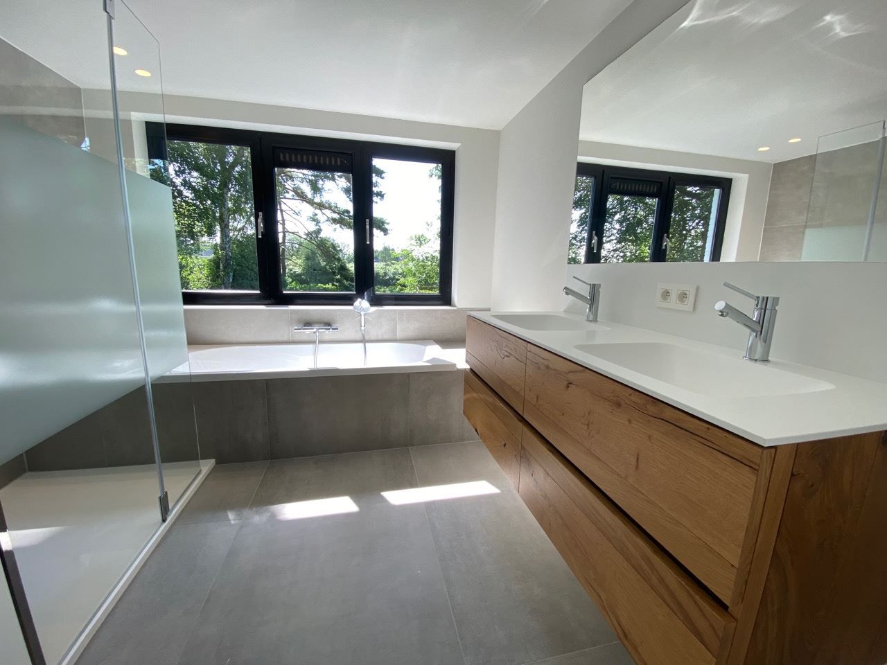 Net gerenoveerde woning met 4 slaapkamers foto 19