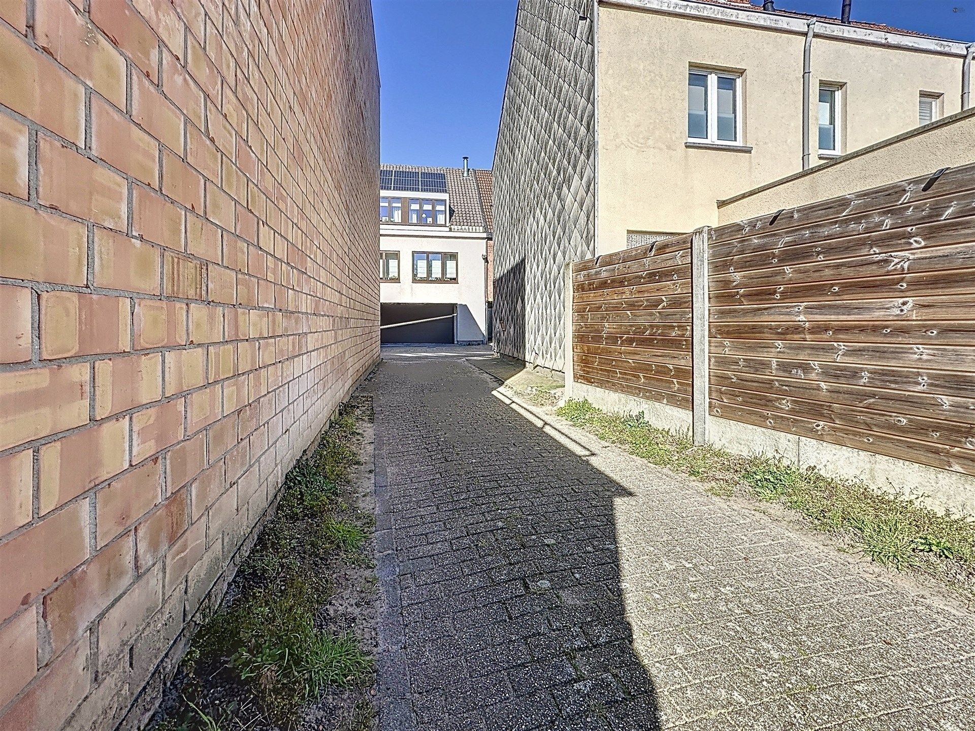 Commerciële ruimte/handelspand gelegen in hartje Belsele. foto 10