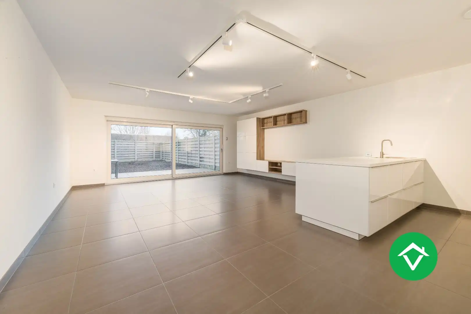 Instapklare energiezuinige woning (2018) met garage en tuin in Zevekote foto 4