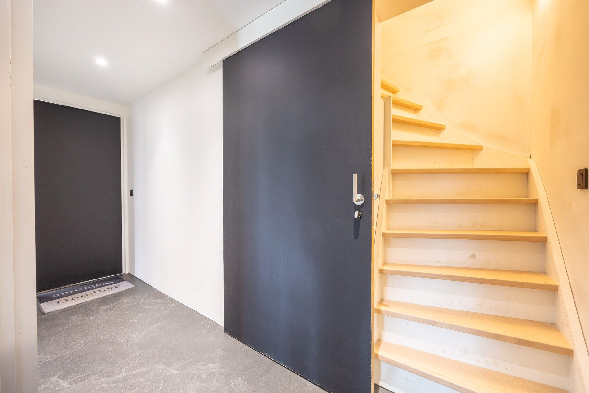GOED GELEGEN MAGAZIJN MET SHOWROOM foto 15