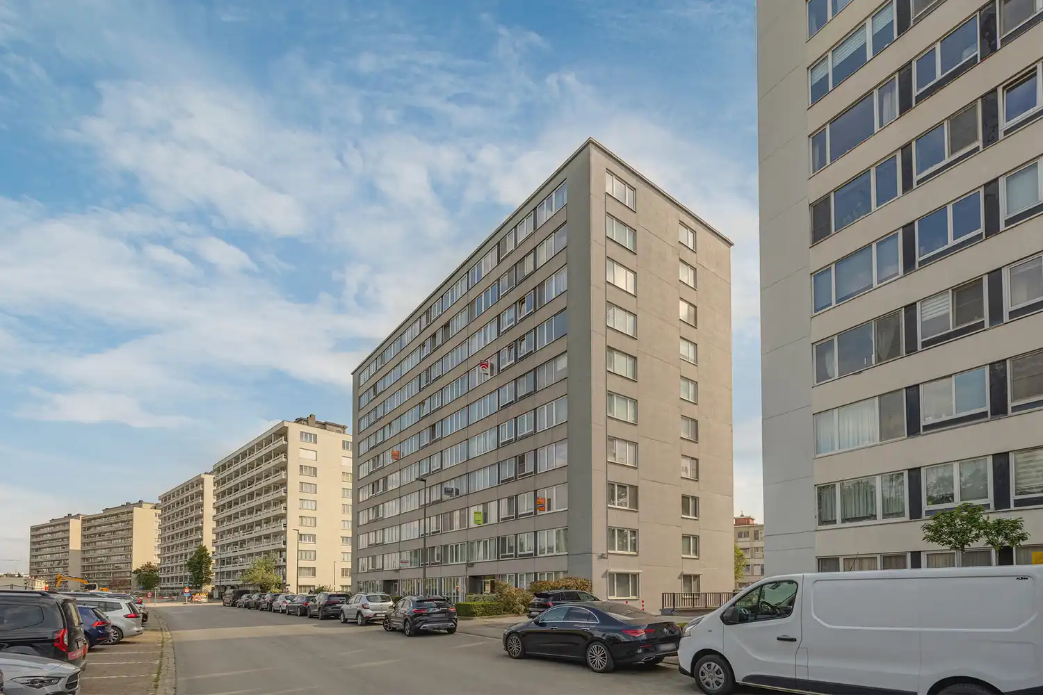 Ruim hoekappartement (3 SLK + terras) met enorm potentieel en groen zicht aan het Rivierenhof te Deurne-Zuid foto 2