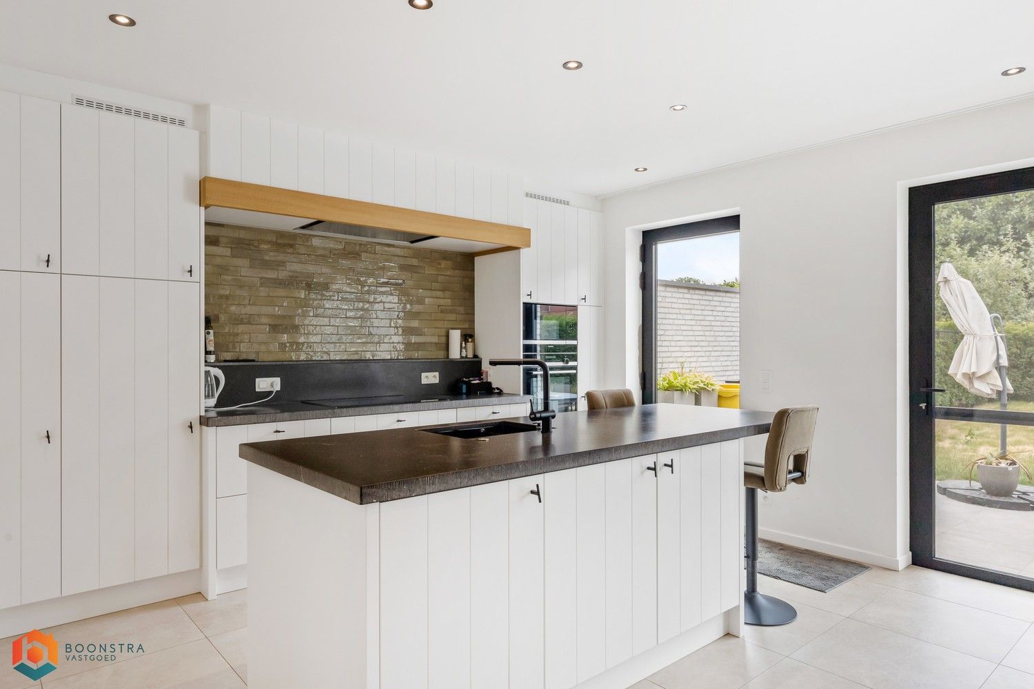 Instapklare woning met 5 slpkrs en tuin te Itegem foto 3
