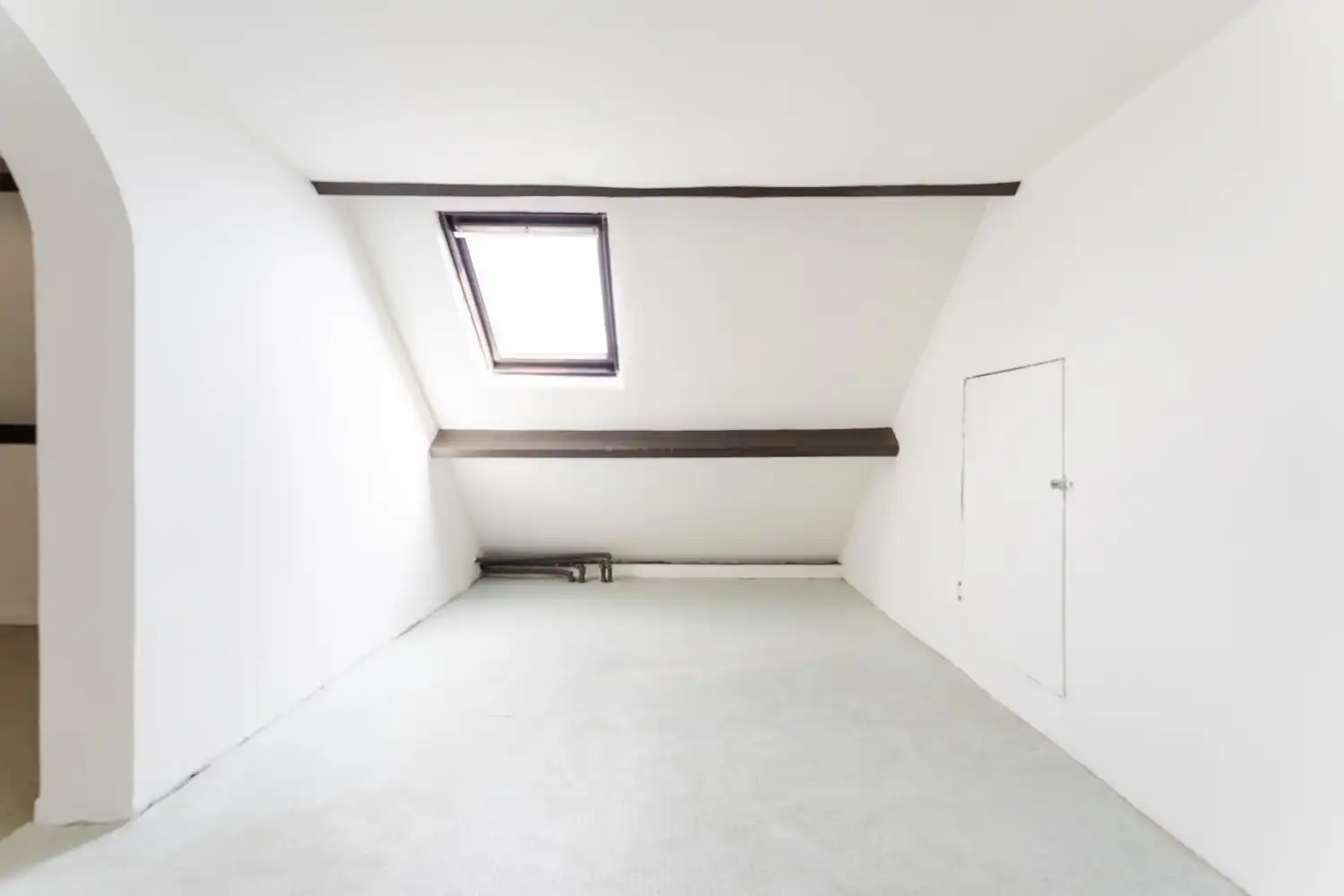 Ruime gezinswoning met grote tuin, veranda en garage foto 32