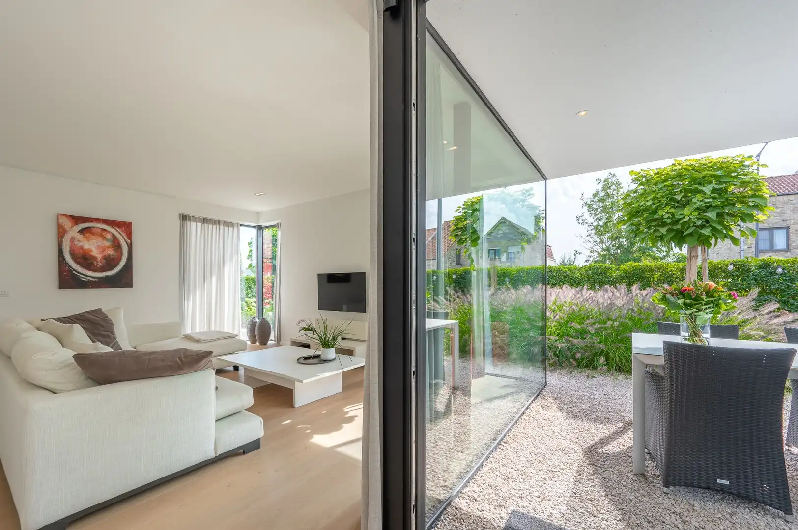 Prachtige hedendaagse villa met zonnige tuin en terrassen op fietsafstand van de zee. foto 6