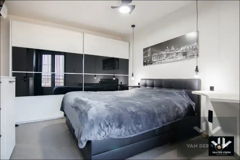 Knap afgewerkt 2 slpk appartement met zicht op het water foto 8