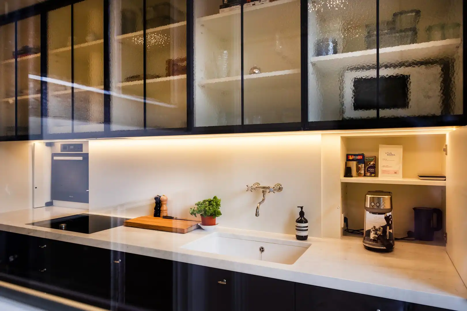 Stijlvol appartement met garage in authentieke residentie. foto 6