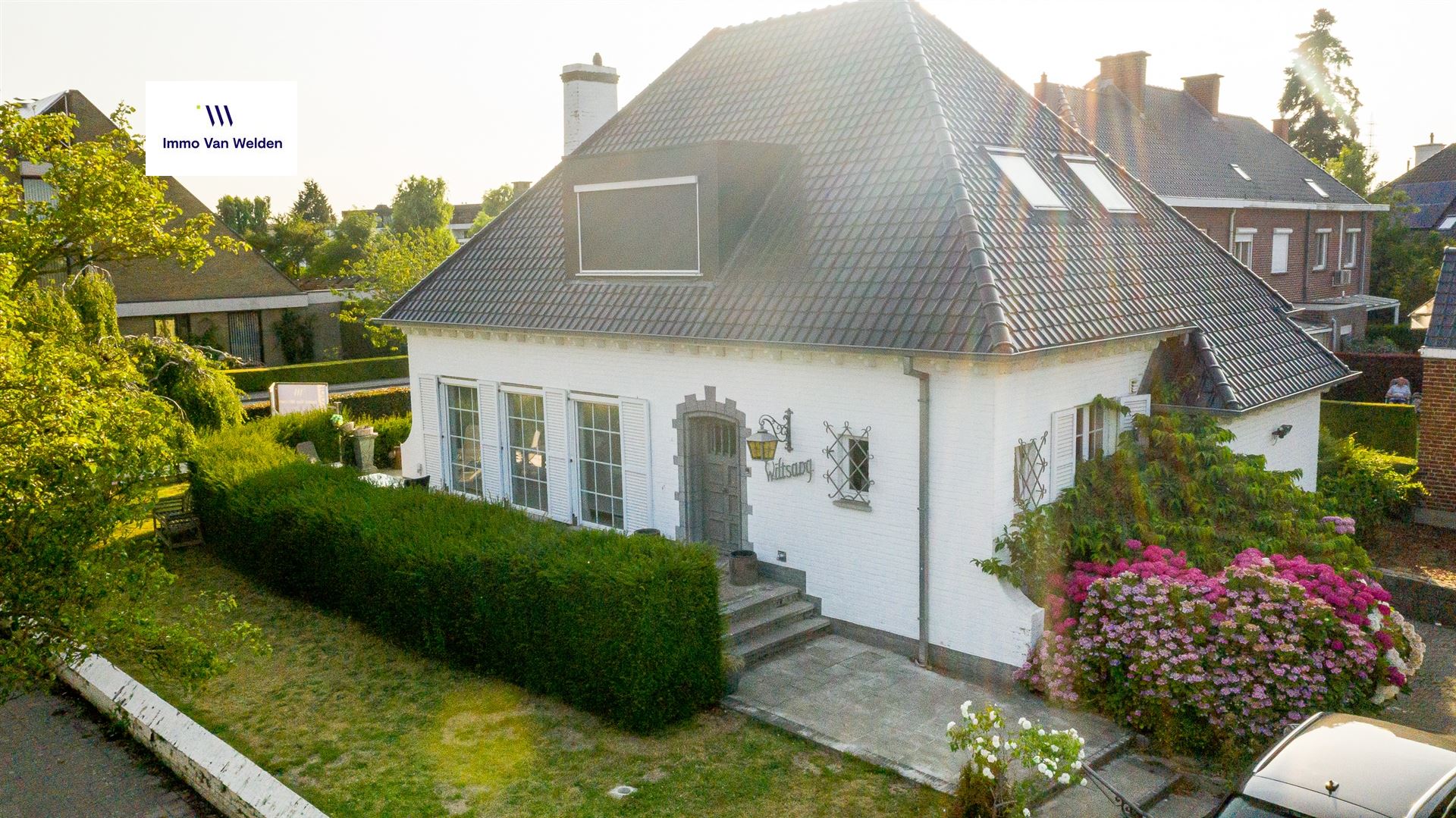 Rustig gelegen villa in groene wijk van Oudenaarde, op wandelafstand van het centrum
. foto {{pictureIndex}}