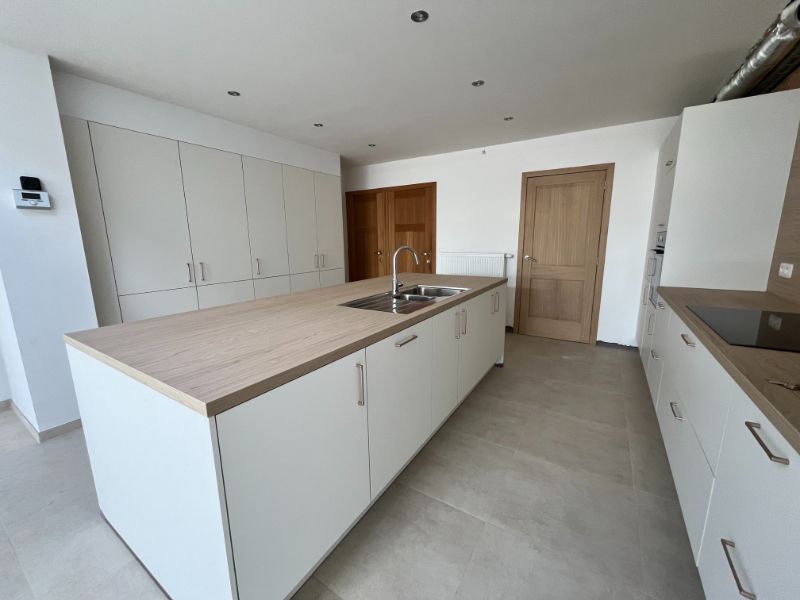 Gerenoveerde woning met tuin en garage! foto 8