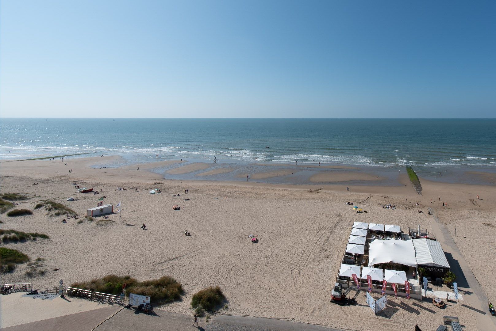 Uniek gerenoveerd doorloopappartement met frontaal zeezicht in residentie Pearl Beach te Middelkerke foto 16