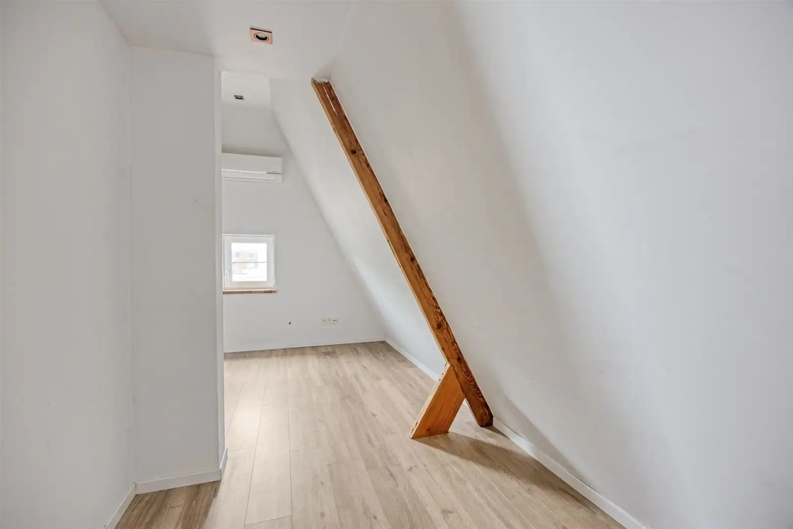 TE KOOP: Ruime gezinswoning met 4 slaapkamers op centrale ligging in Houthalen! foto 26