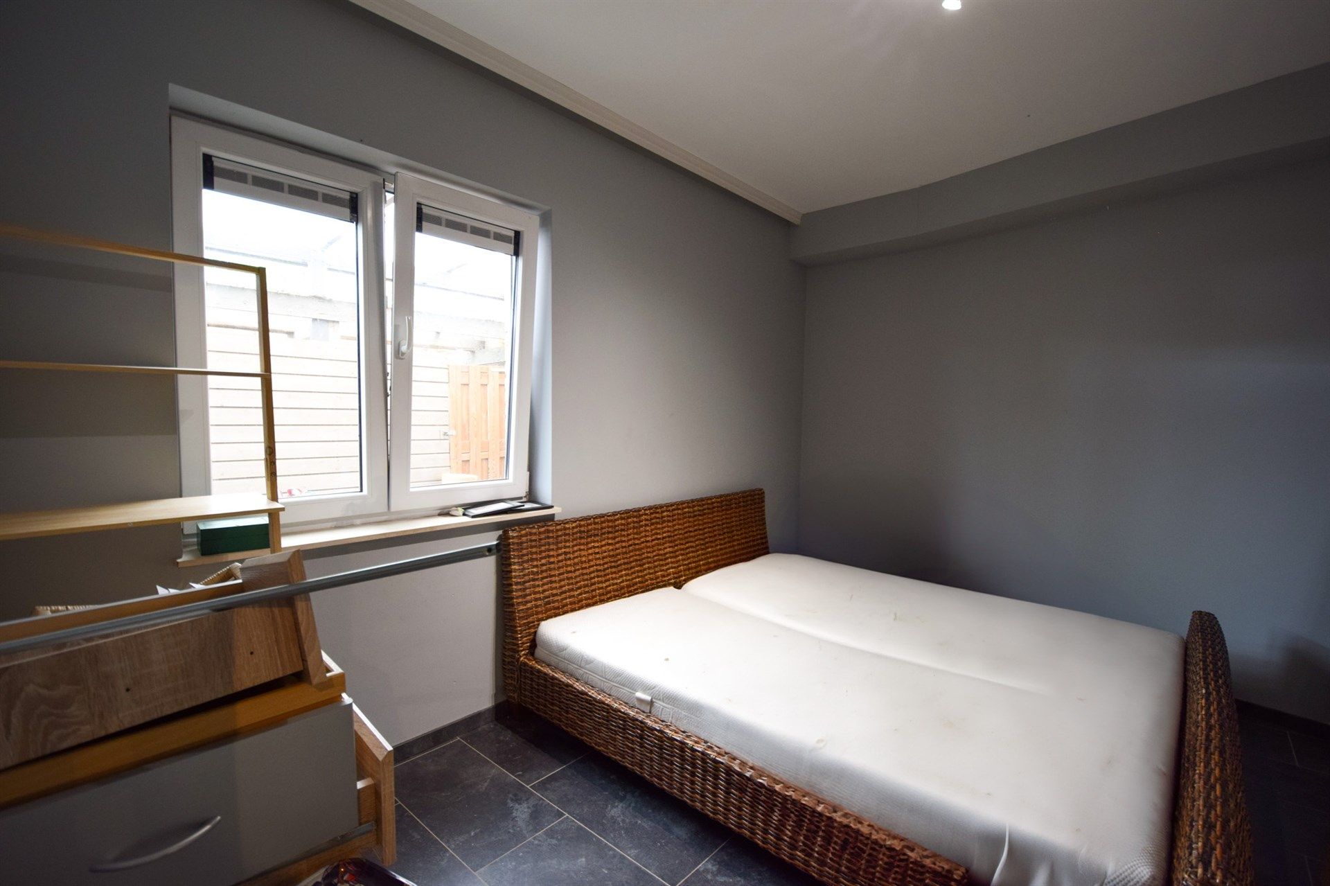 Twee slaapkamer appartement centraal gelegen in de dorpskern van Sint-Gillis-Waas! foto 5