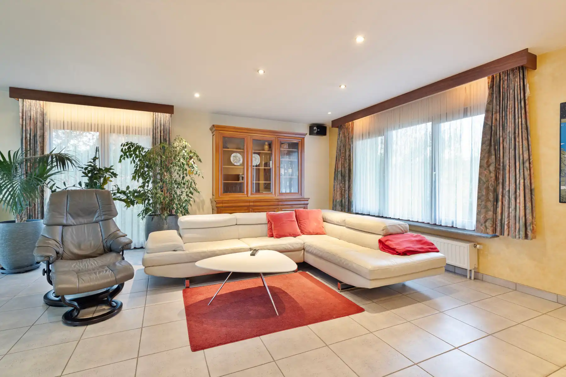 Ruime villa met LOODS! foto 4