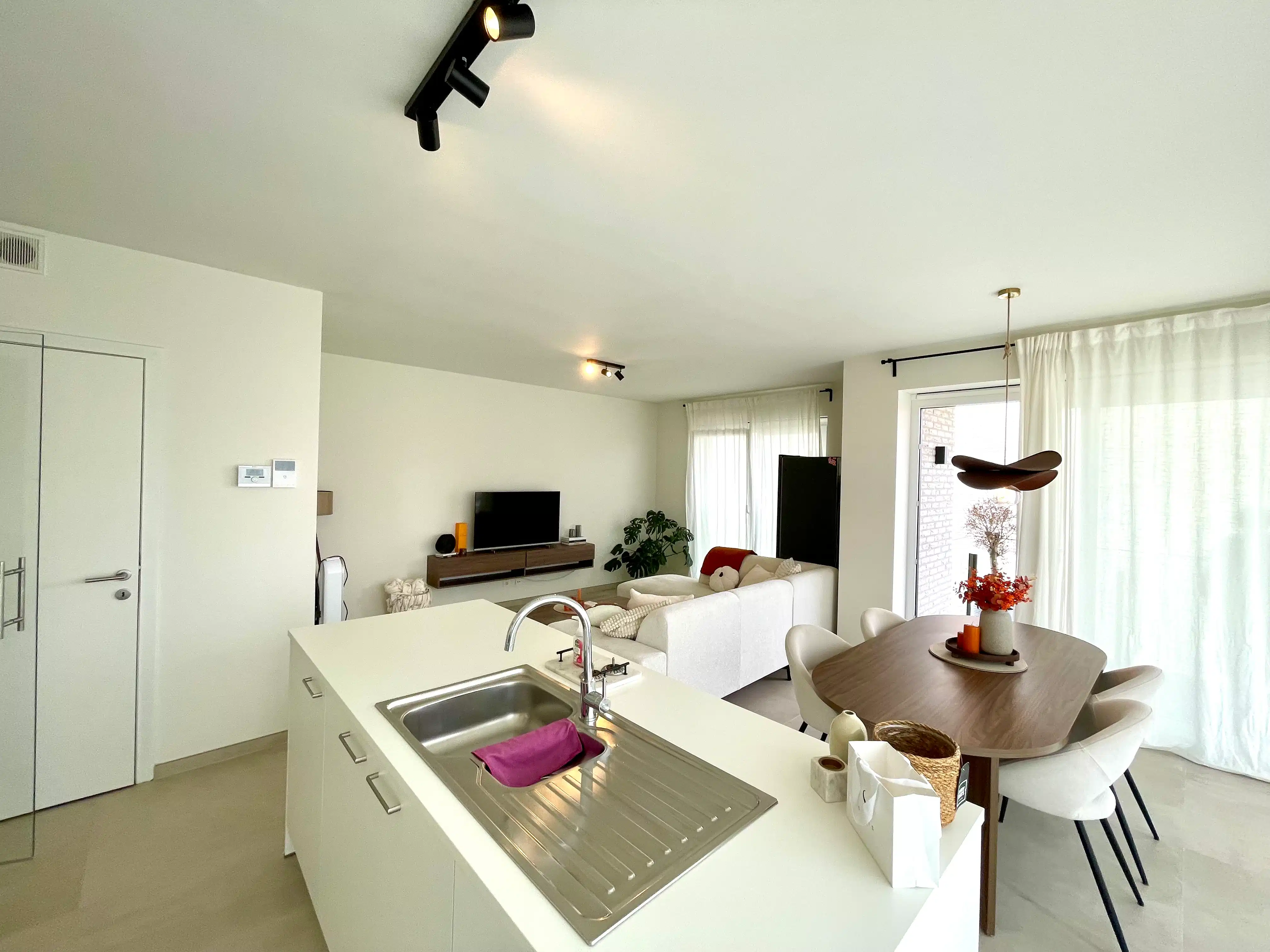 Nieuwbouwappartement met 1 slaapkamer, ruim terras en garage foto 14
