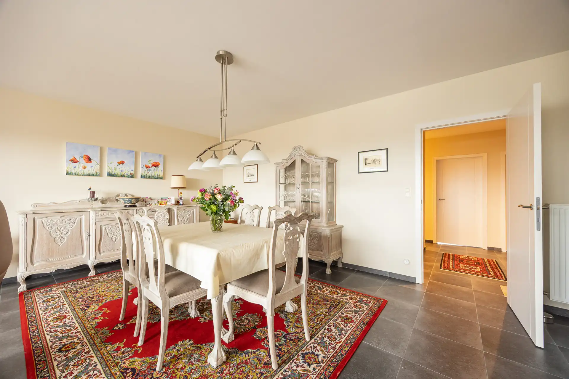 Ruim recent app. (2013 ) met 2 slpk's en garagebox foto 5