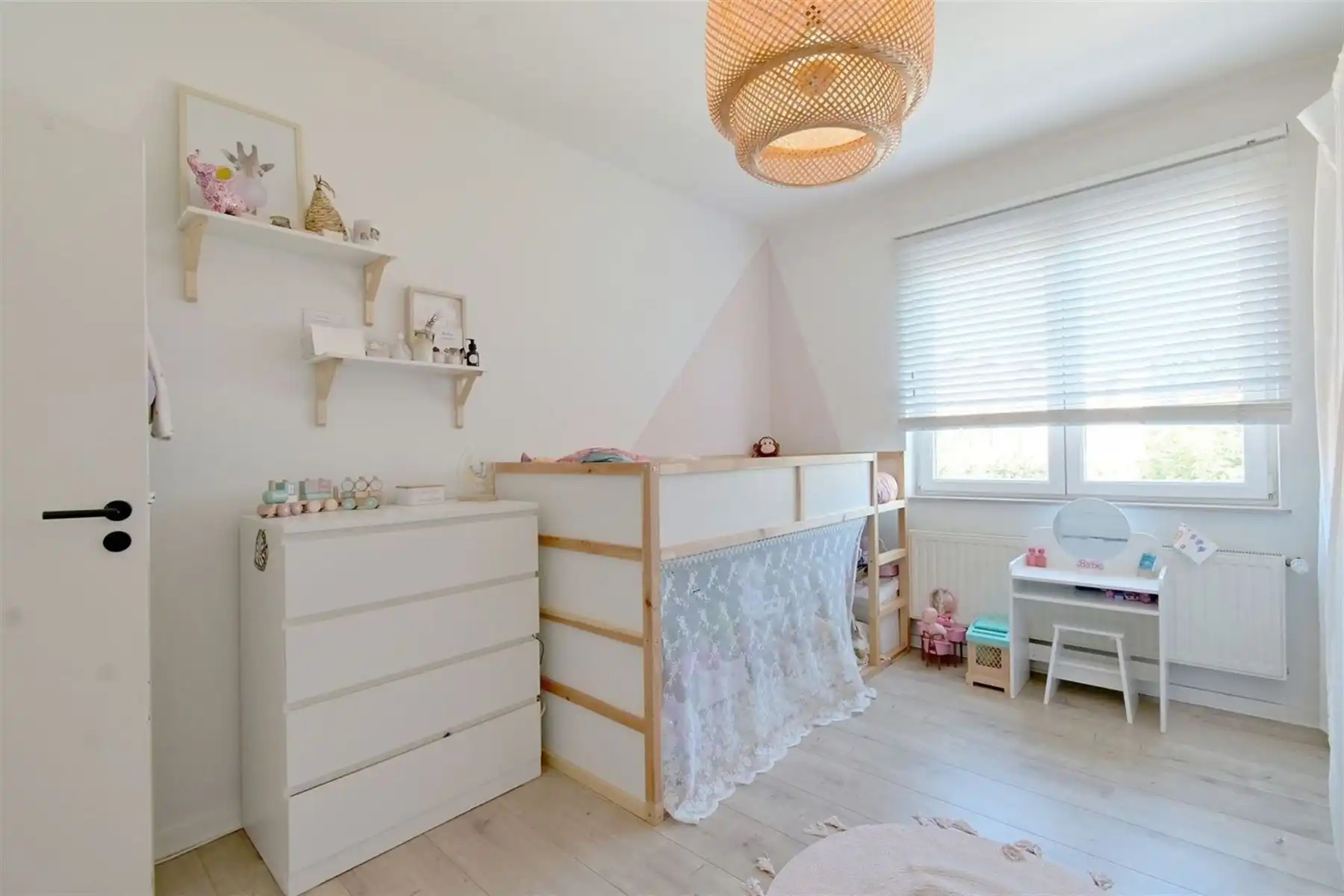 Gerenoveerd appartement met 2 slaapkamers op toplocatie! foto 10