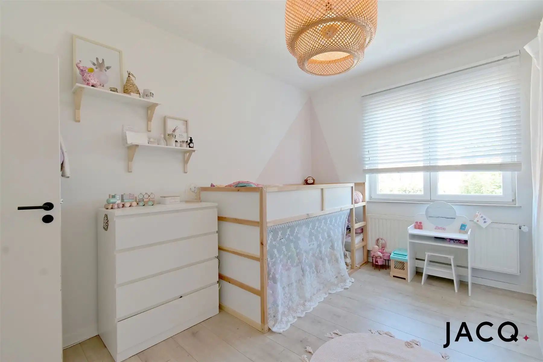 Instapklaar appartement met 2 slaapkamers en dubbele garage foto 10