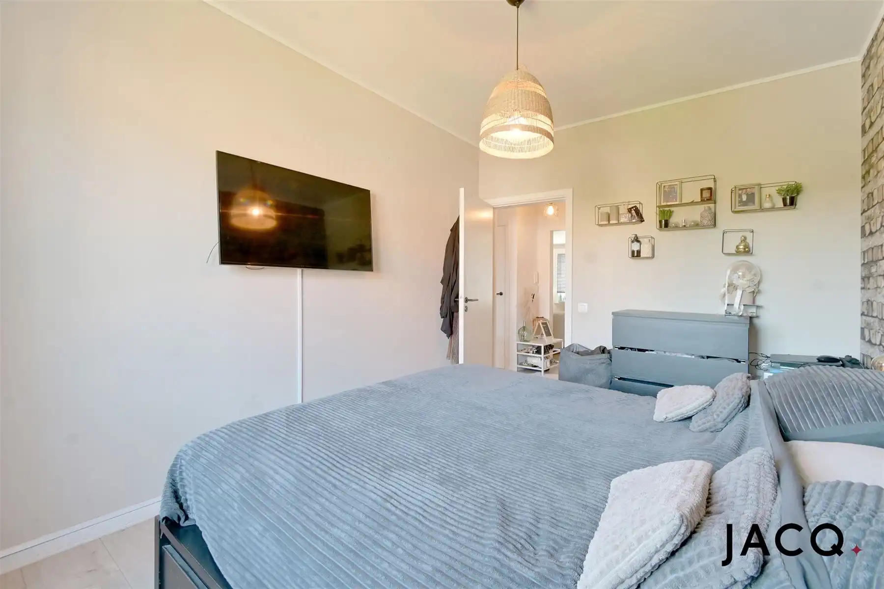 Instapklaar appartement met 2 slaapkamers en dubbele garage foto 10