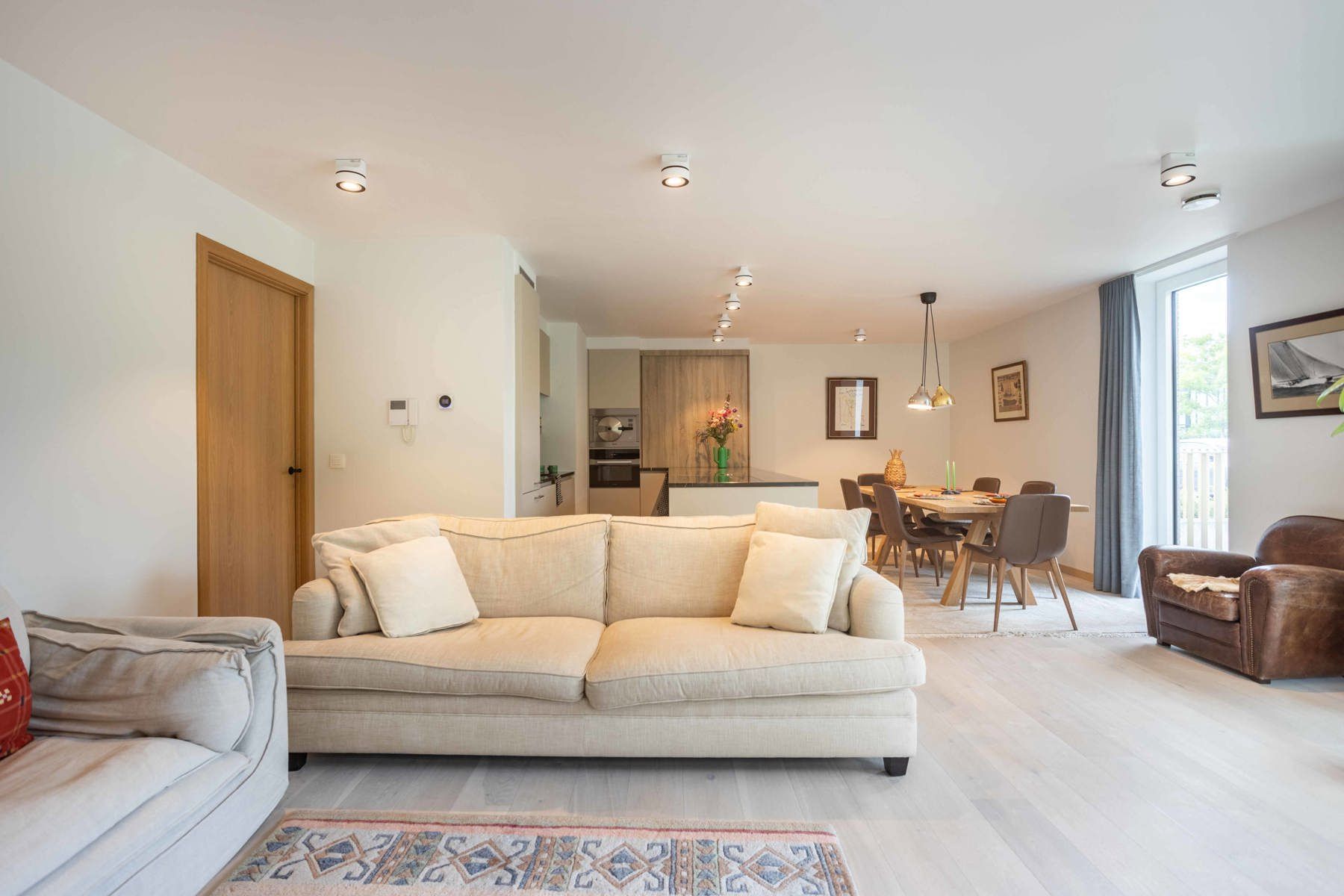 Ruim gelijkvloersappartement met hoogwaardige afwerking foto 3