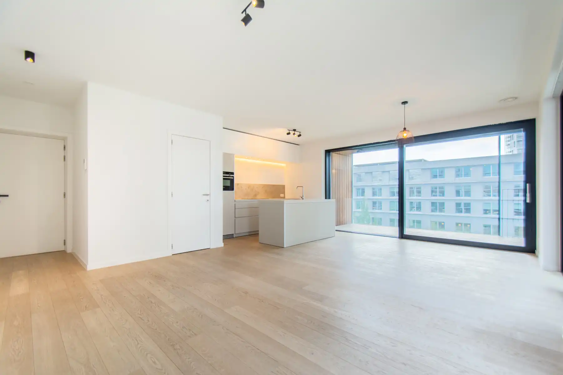 Uniek 2 slpk appartement met 2 terrassen (Nieuw Zuid) foto 2