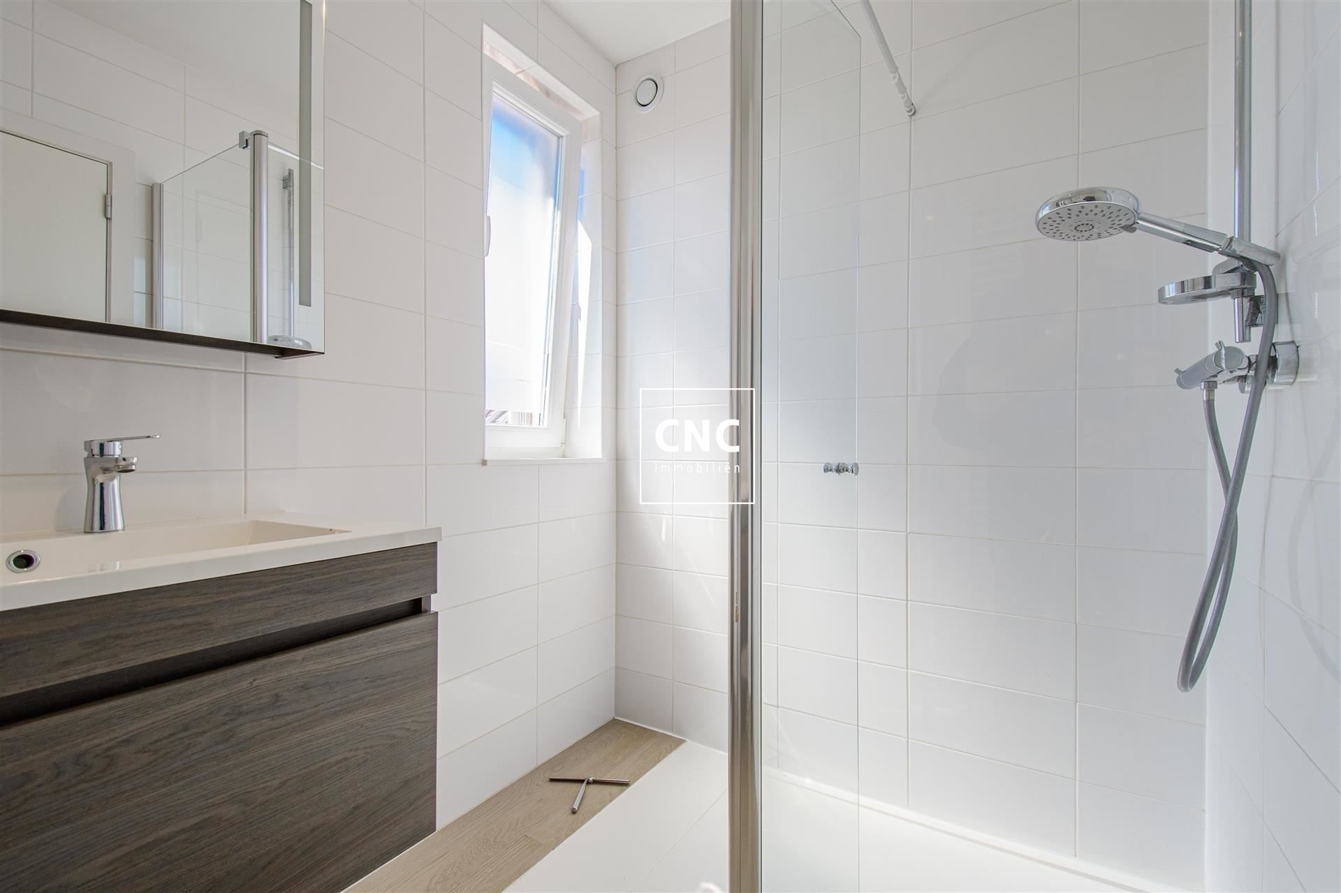Lichtrijk en prachtig afgewerkt duplex-appartement foto 12
