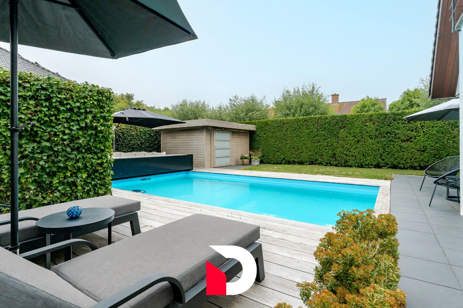 Vrijstaande woning met zwembad op een beheersbaar perceel met 4 slk.'ers  in kindvriendelijke woonwijk. foto 10