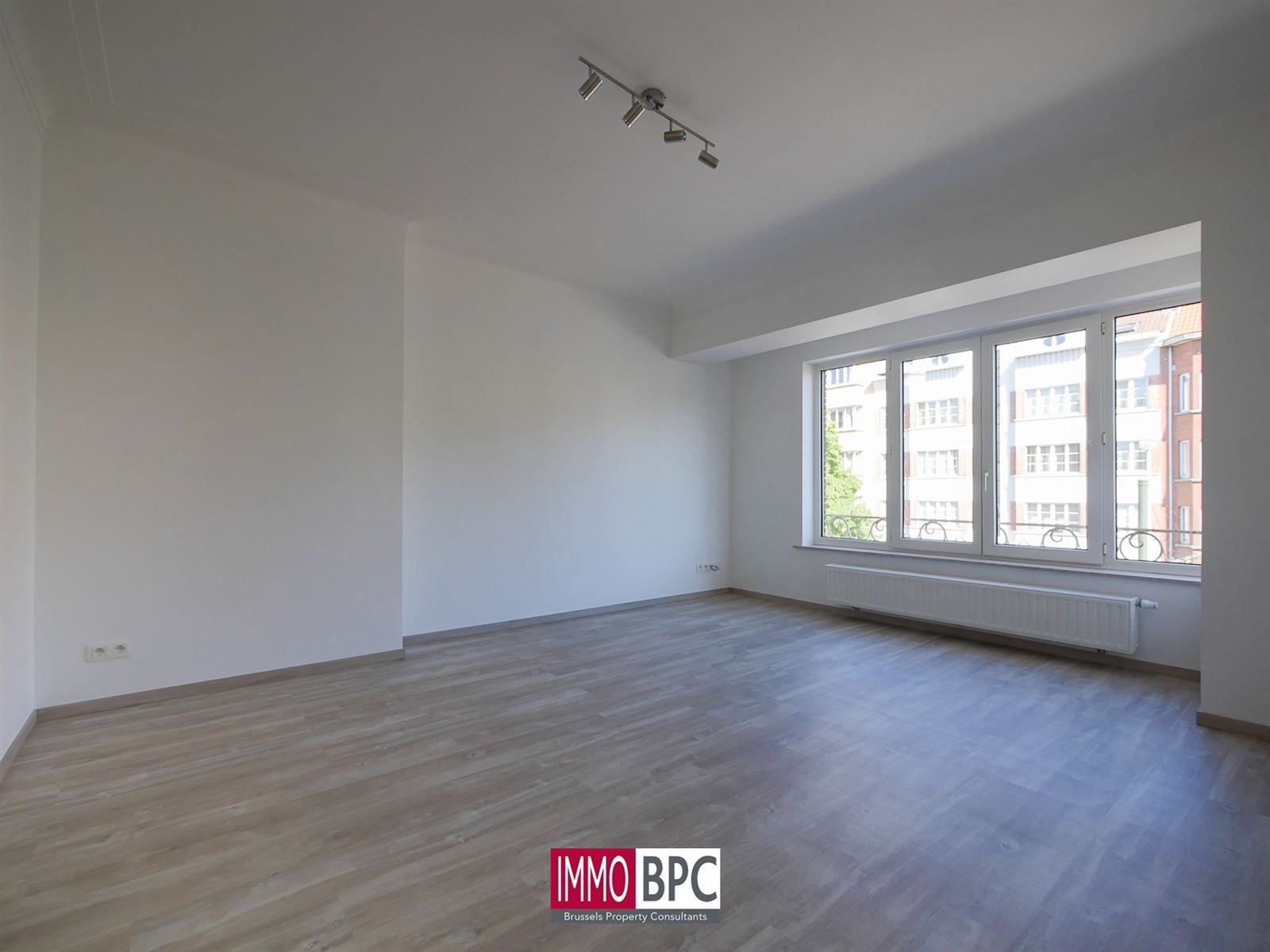 Gerenoveerd appartement met 2 slaapkamers foto 2