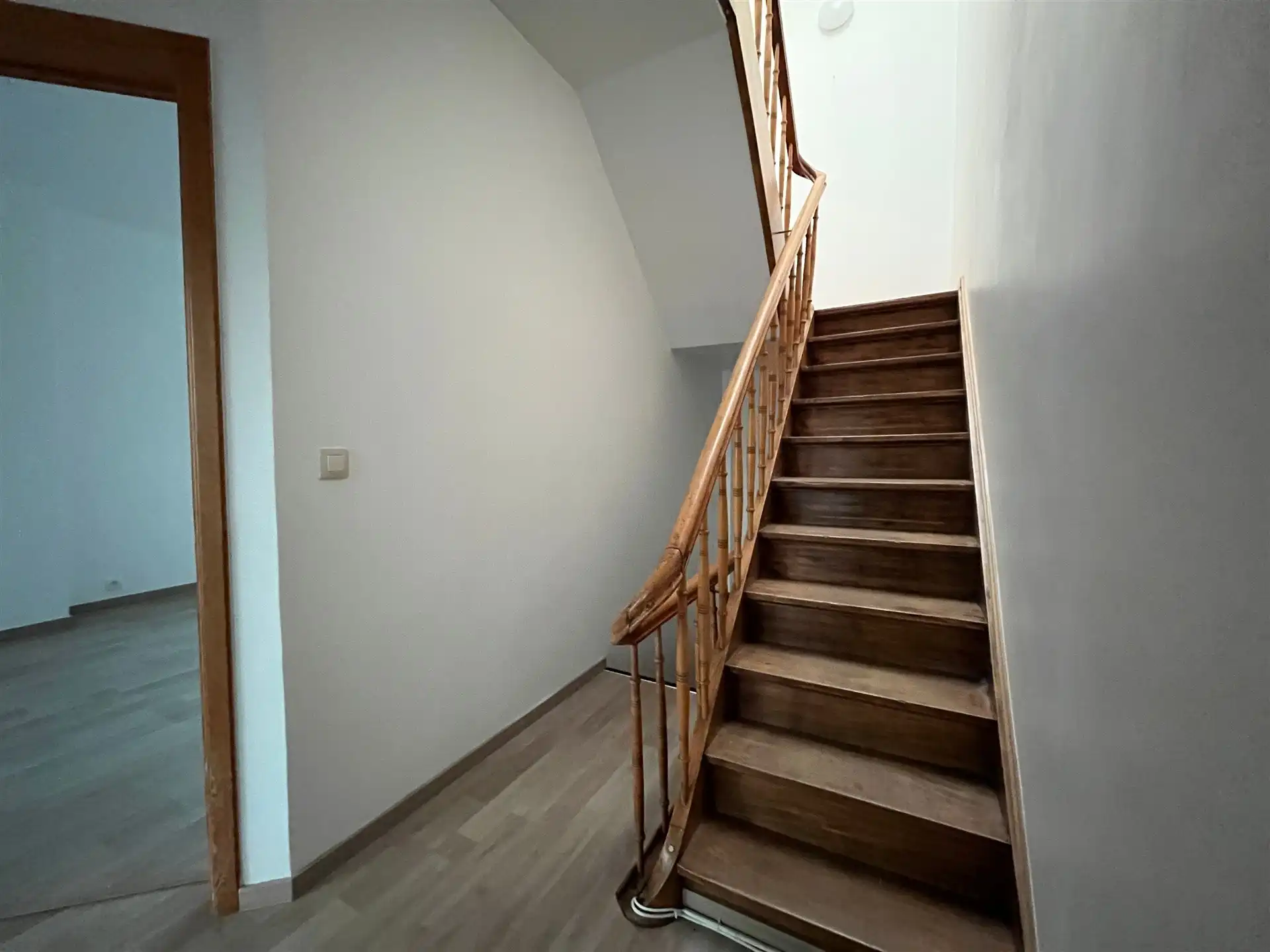 Appartementsgebouw met parking en tuin! foto 14