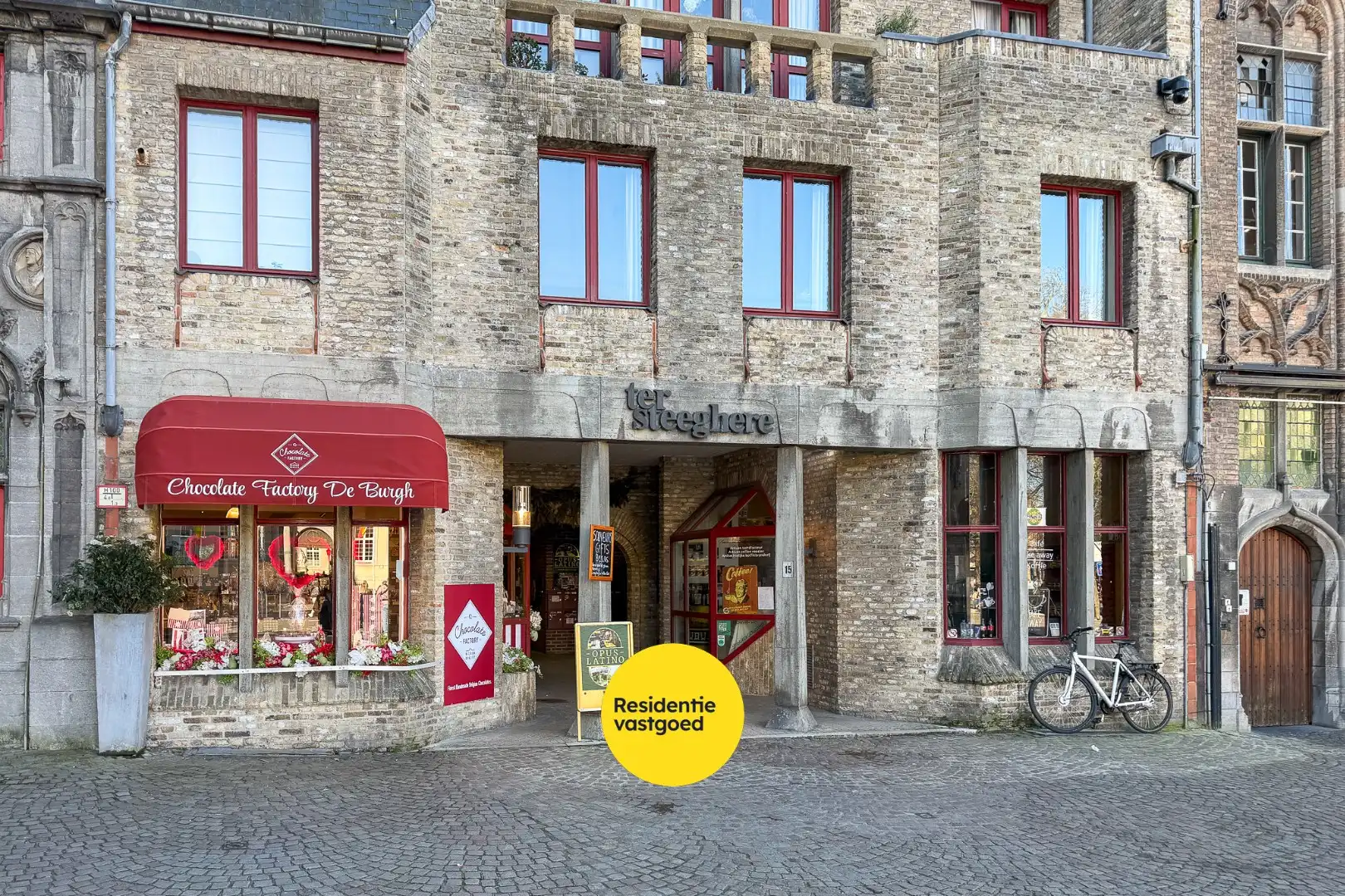 Uitzonderlijke investeringsopportuniteit in Galerij Ter Steeghere – hartje Brugge foto 19