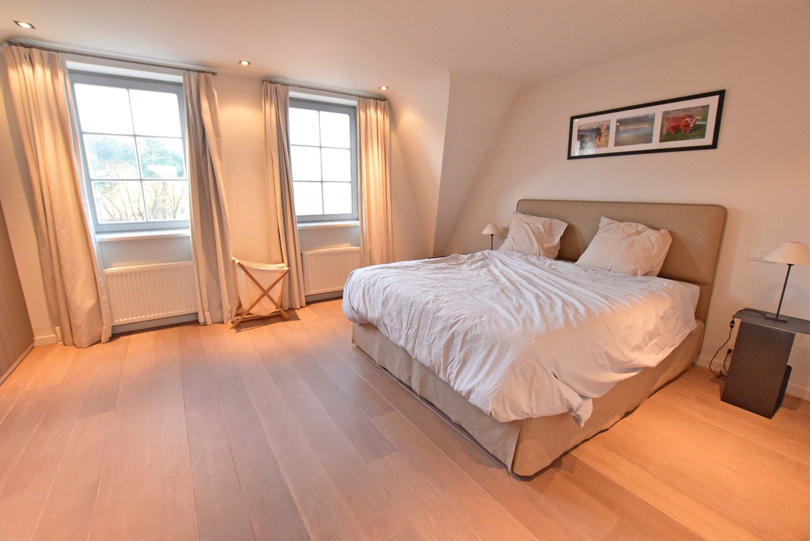 Prachtige bel-étage woning, gemeubeld, op een unieke ligging aan het Oosthoekplein met 5 slaapkamers foto 8