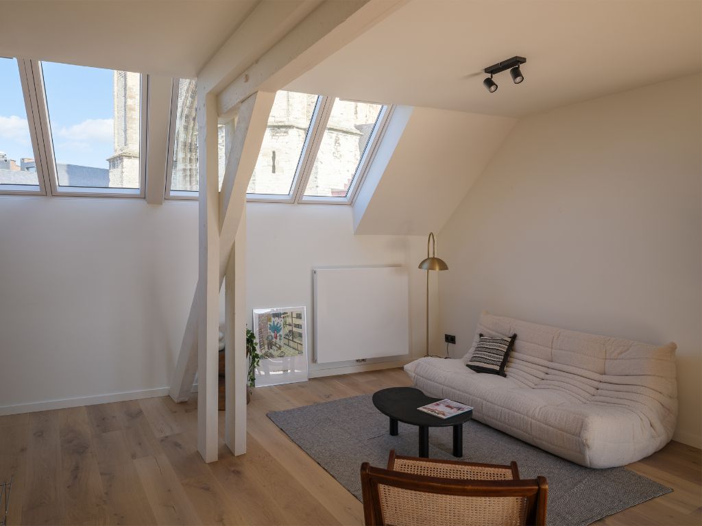 Duplex appartement (2-slpk's) met terras op toplocatie aan de Sint-Michielskerk foto 10