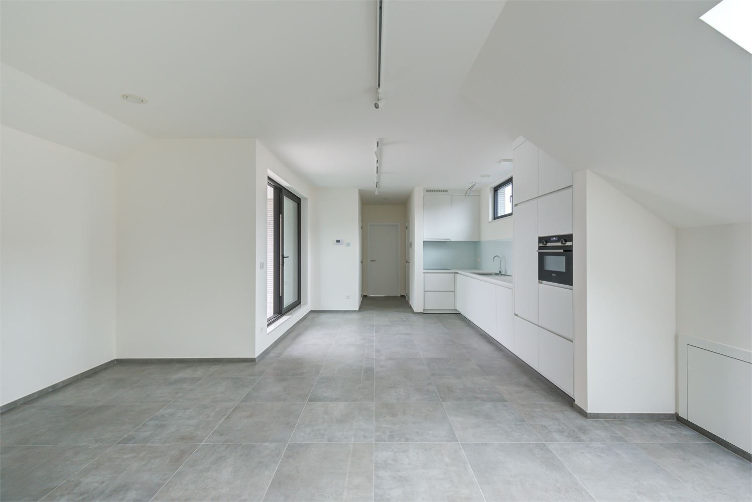 RECENT APPARTEMENT (116M²) MET TERRAS GELEGEN IN HET CENTRUM VAN BILZEN foto 4