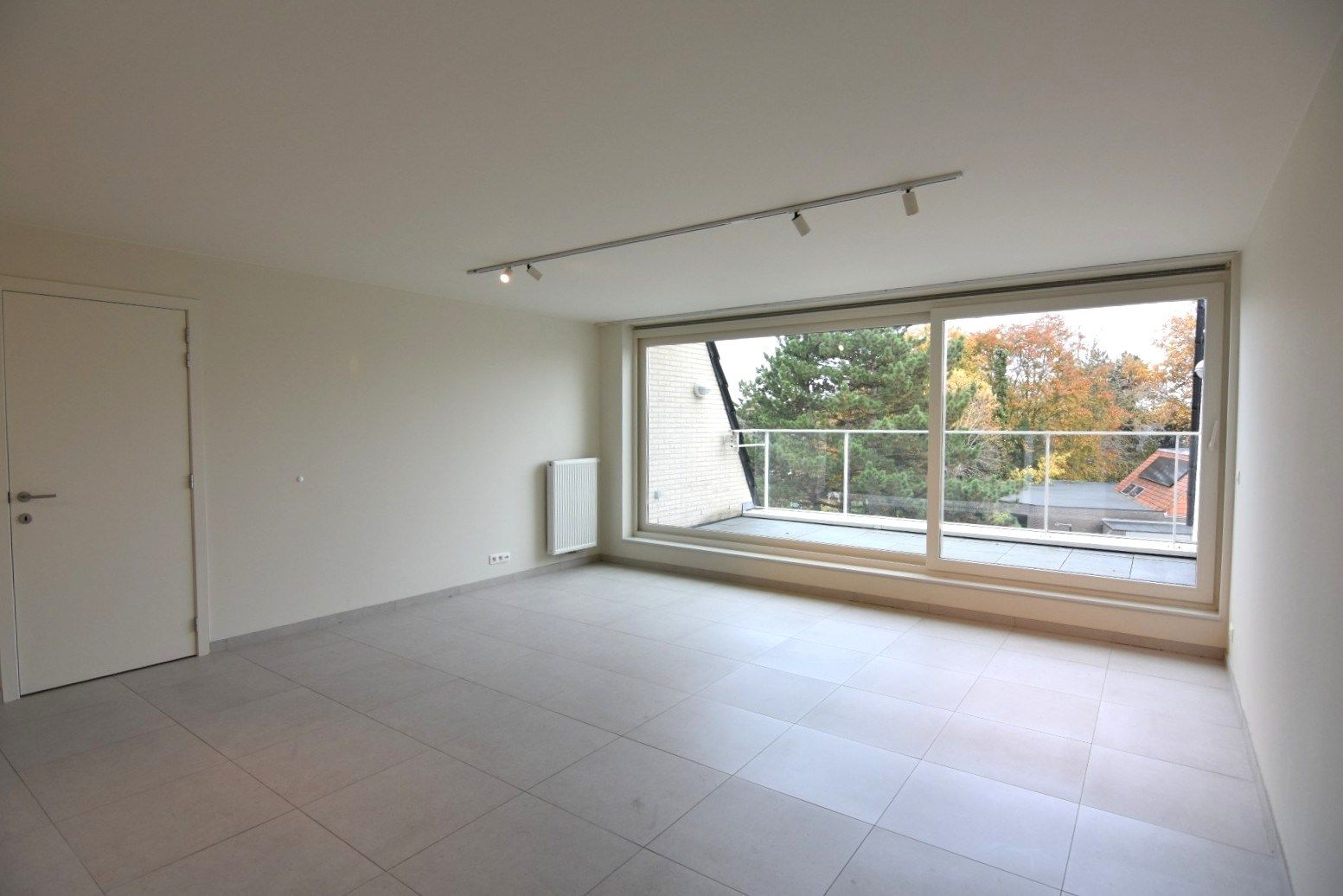 Lichtrijk 2-slpk appartement met privé parking nabij Rumbeke foto 4