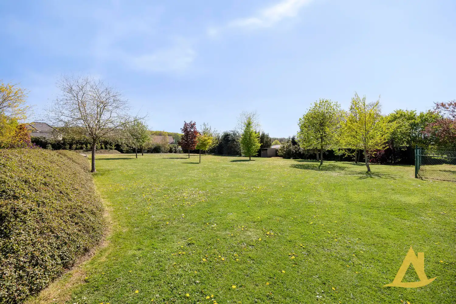 EXCLUSIEVE VILLA MET PARKTUIN EN ZWEMVIJVER OP EEN PERCEEL VAN 1HA 5A 16CA! foto 65