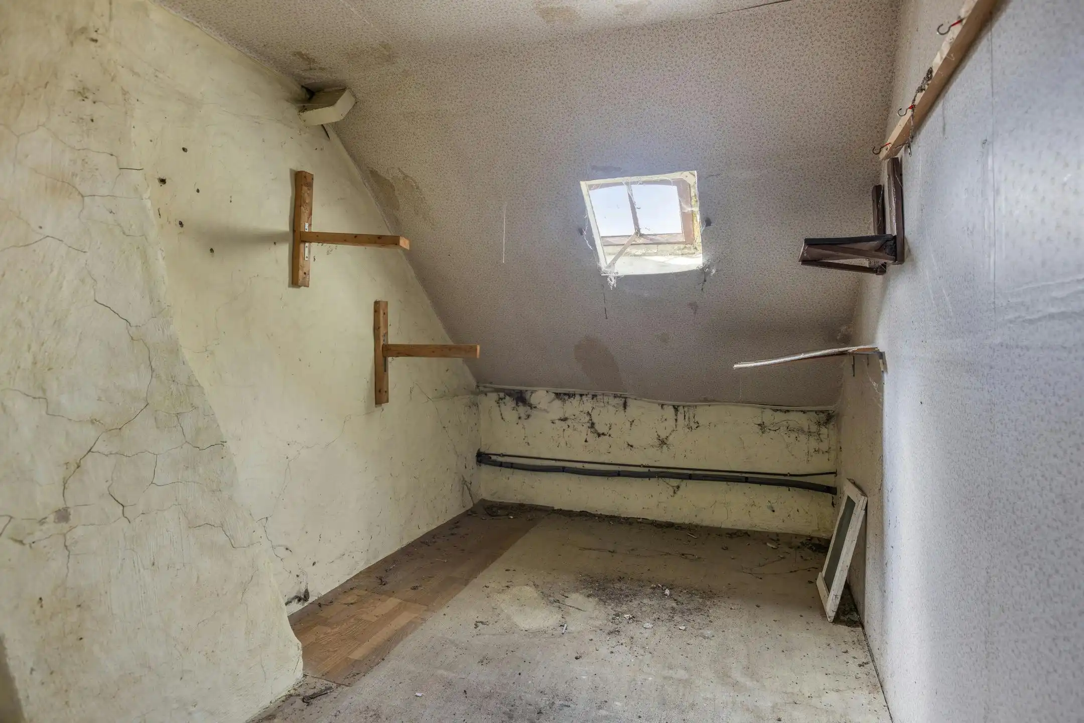 Te renoveren/af te breken woning te Leisele (Alveringem). foto 13