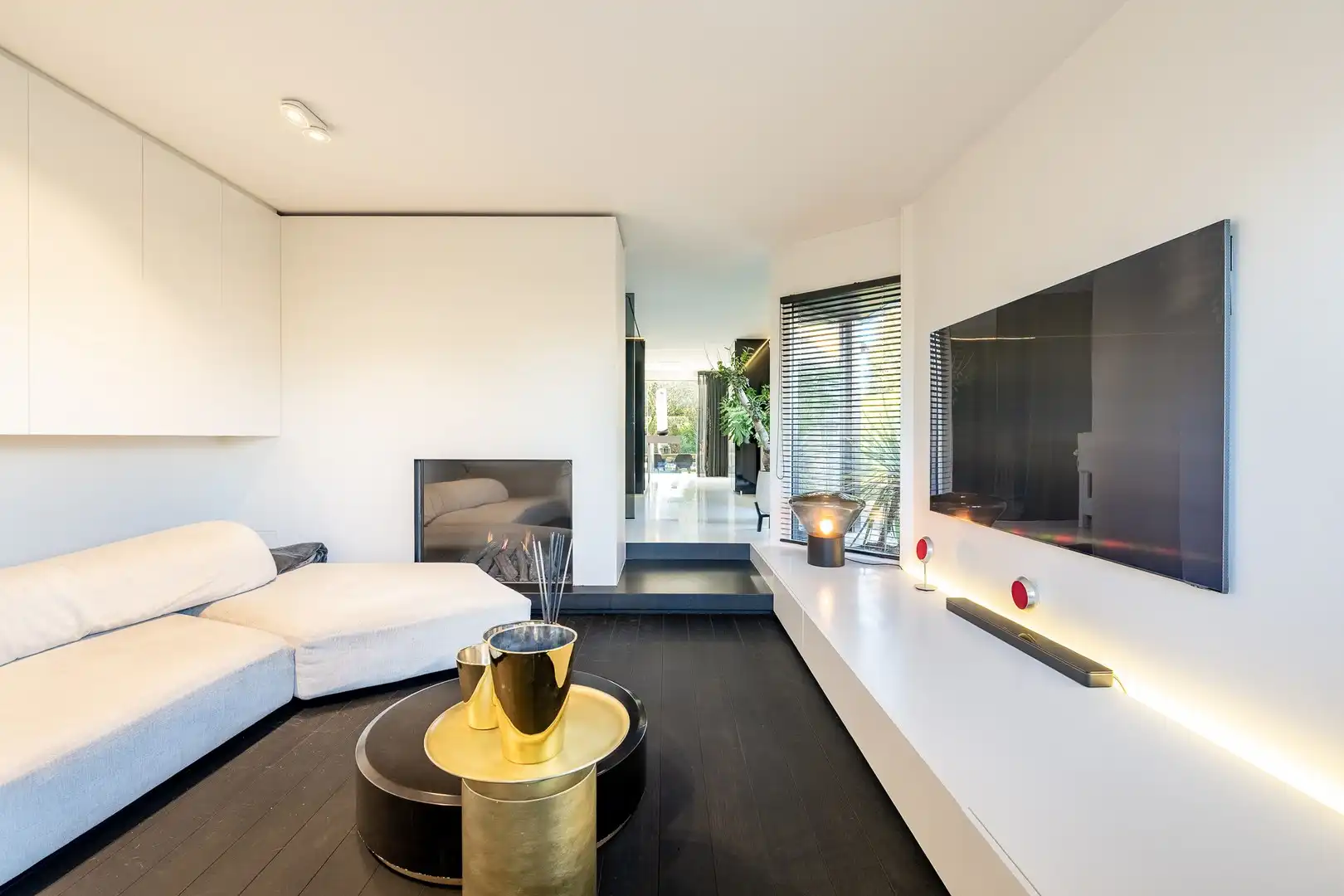 Alleenstaande villa met 4 slaapkamers in een residentiële omgeving. foto 8