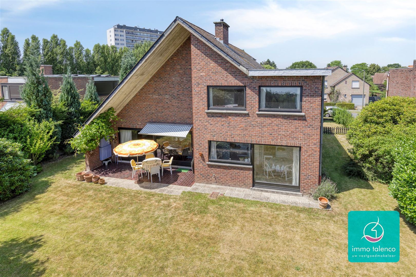 Alleenstaande villa - 7 are 98 ca - 3 slpks - zuidooost gerichte ruin - garge 2 w - 225 m² bew.opp. foto 5