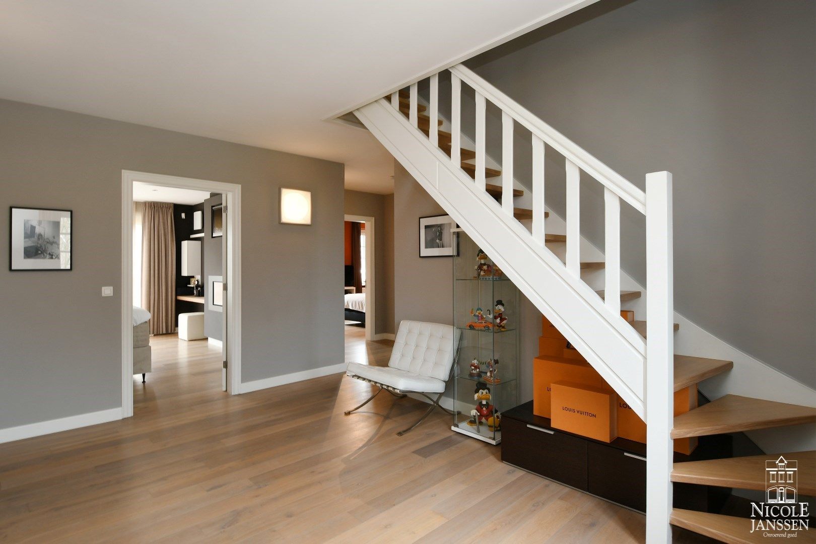 Luxueus en ruim ingedeeld landhuis met naastliggend garagegebouw met appartement foto 17