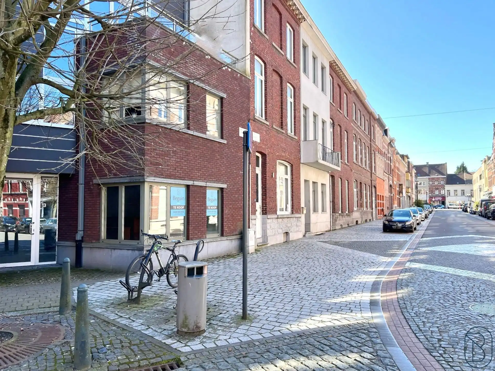 TOPGELEGEN gelijkvloers casco-kantoorruimte van 133m2, foto {{pictureIndex}}