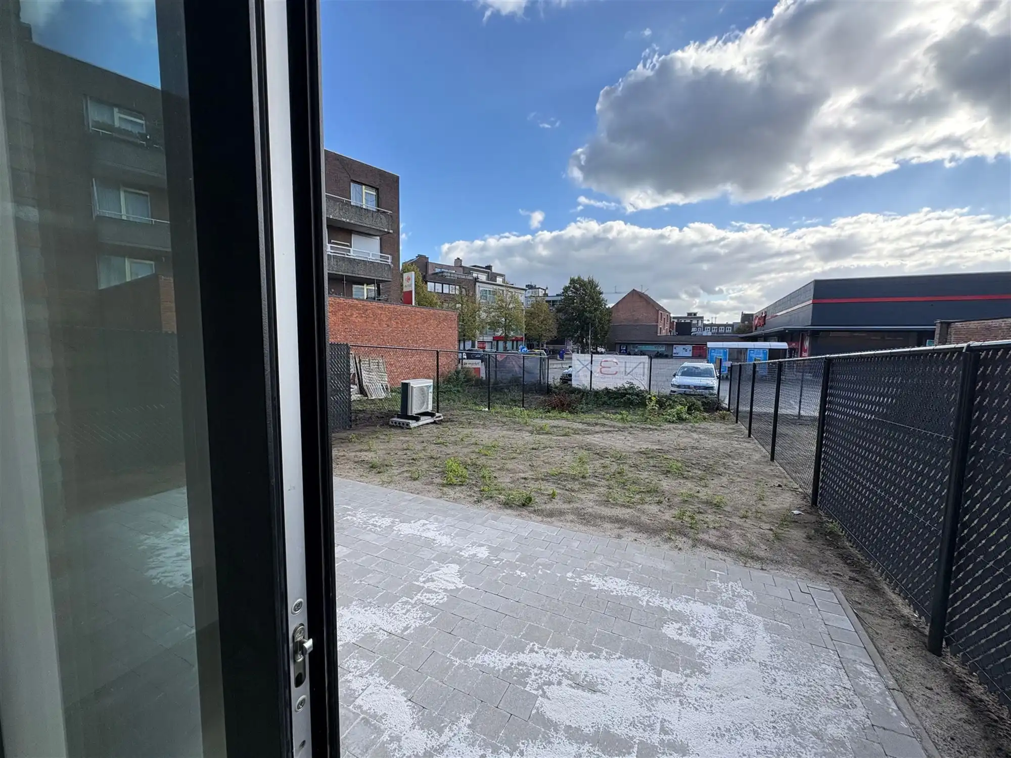 Ruim appartement met 1 slaapkamer en extra grote tuin. foto 17