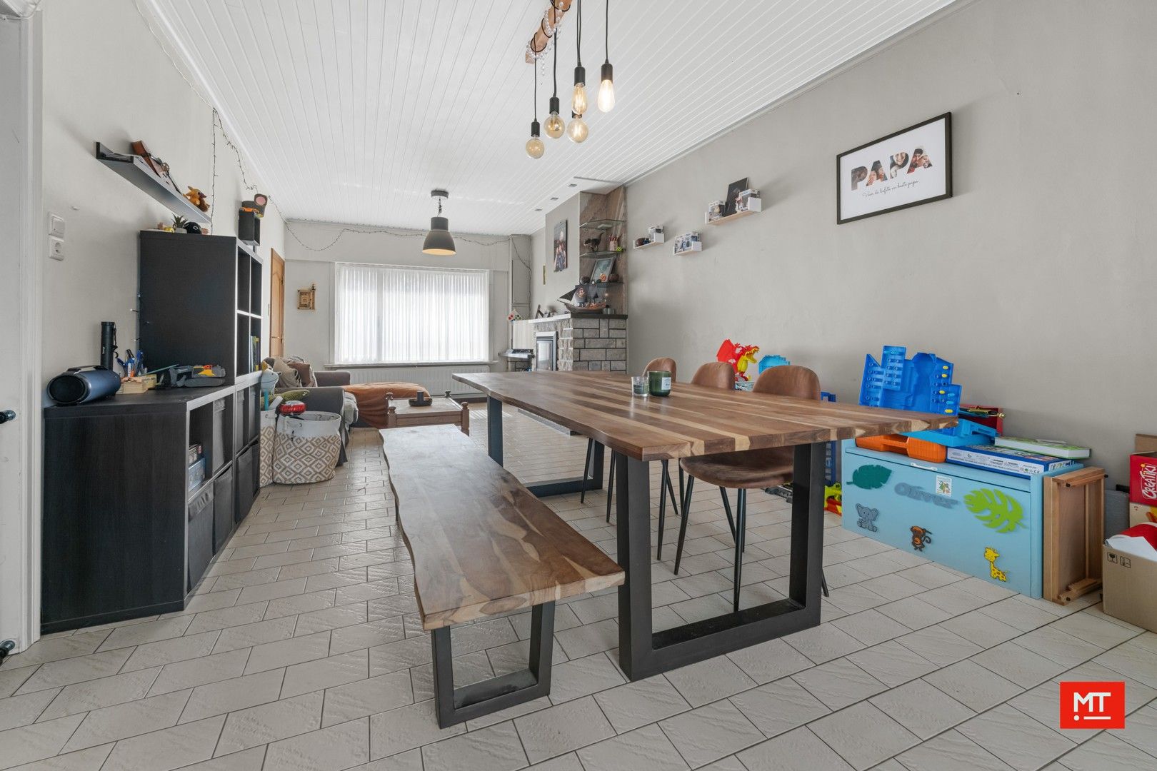 Op te frissen halfopen woning met 4 slaapkamers, tuin en garage foto 4