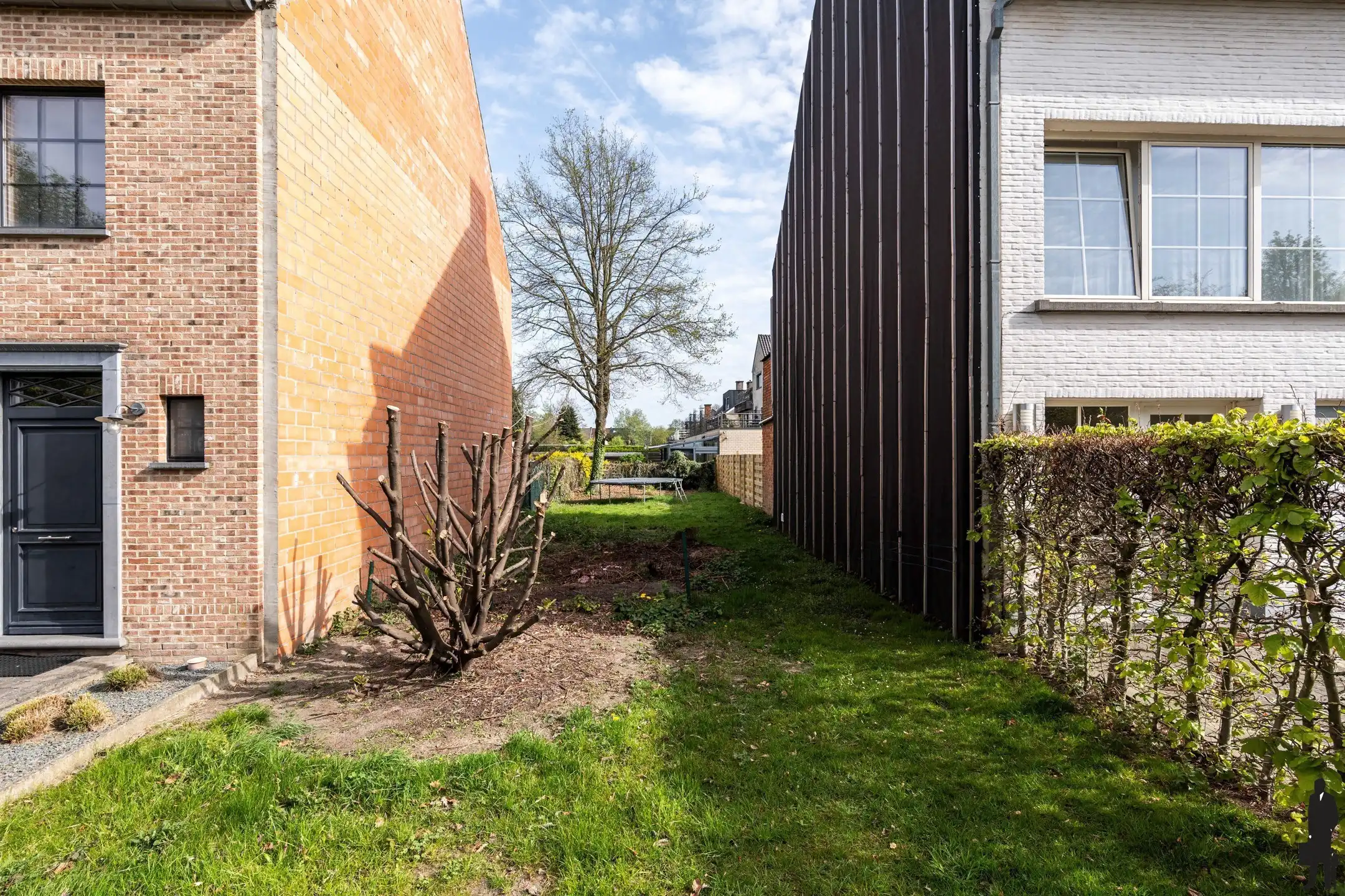 Een mooie bouwgrond voor een rijwoning in een rustige woonwijk, vlakbij het centrum! foto 3